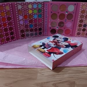 Eye shadow pallets